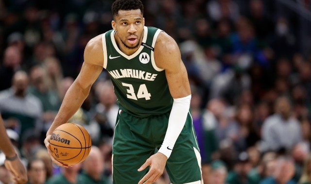 开云APP-格里芬：新赛季MVP我会选字母哥 他会场均打40分钟且数据惊人