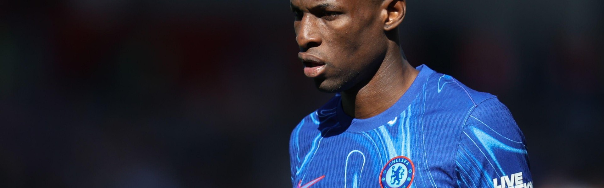 记者：杰克逊搭乘的航班已经抵达慕尼黑，下一步就将接受体检