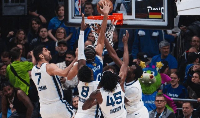 查克|布莱克观察：有无球结合21+7+6助队取胜&amp;amp;世界名画篮下一扣四