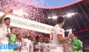 开云下载-等了好久终于等到今天！凯恩举起沙拉盘，怒吼&amp;亲吻奖盾