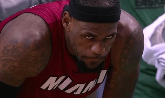 开云网页版-NBA Memes：事件爆料者正在以这样的目光盯着布伦森和尼克斯