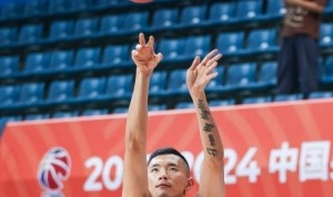 媒体人：陈林坚体检初步结果已出 下午会抵达青岛和山东男篮会合